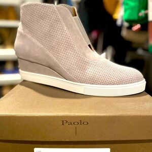 Cute gray suede bootie! Brand New!